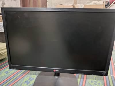 LG LED 22M35 USED FOR PC 22x32 inches