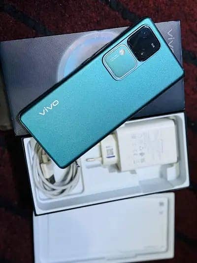 Vivo V30