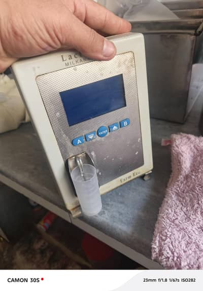 Lactoscan milkanalezer machine