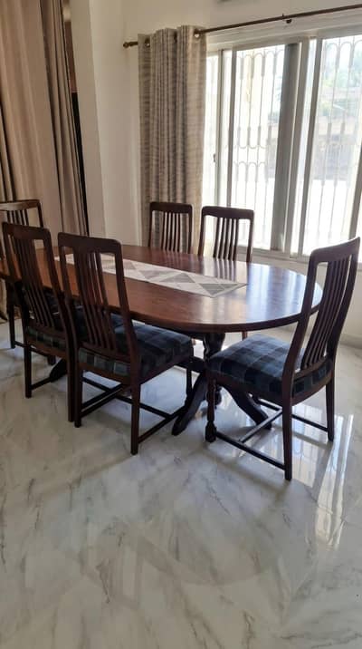 6 Men Dinning table with chairs