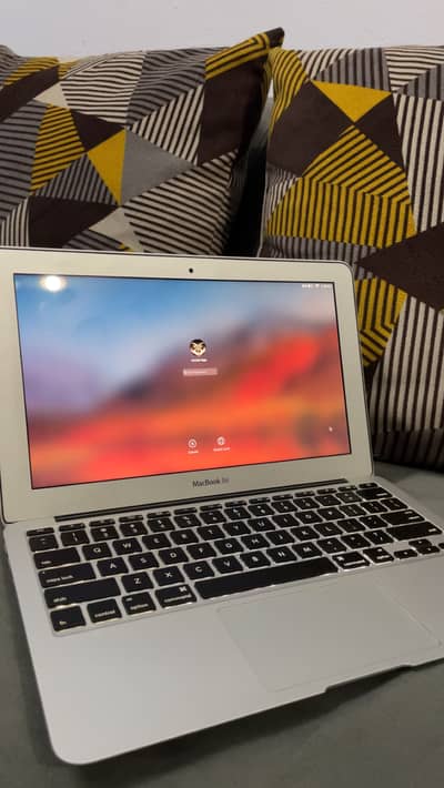Macbook Air 2011 core i5 with 11 inch display|Condition 9/10