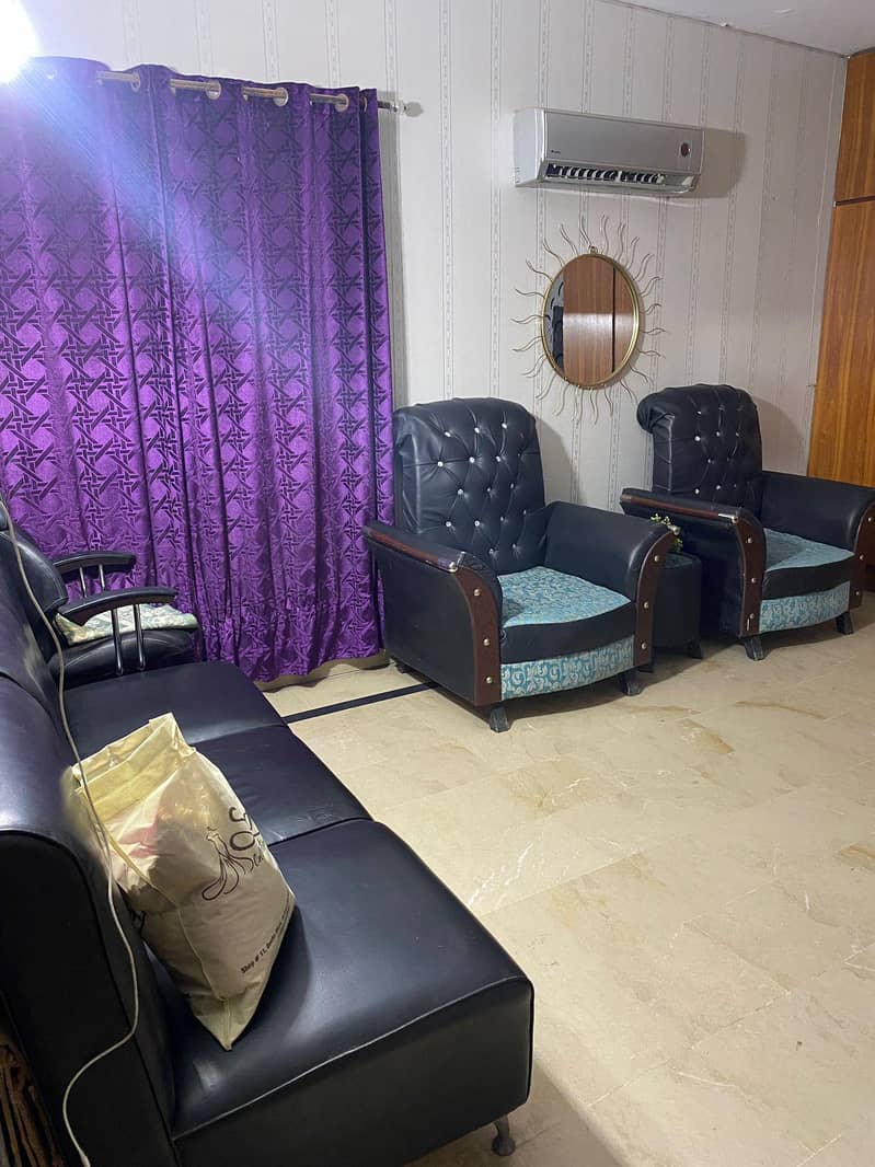 saloon - Beauty Salons - 1110393911