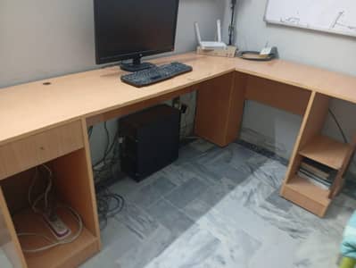 STUDY/COMPUTER TABLE