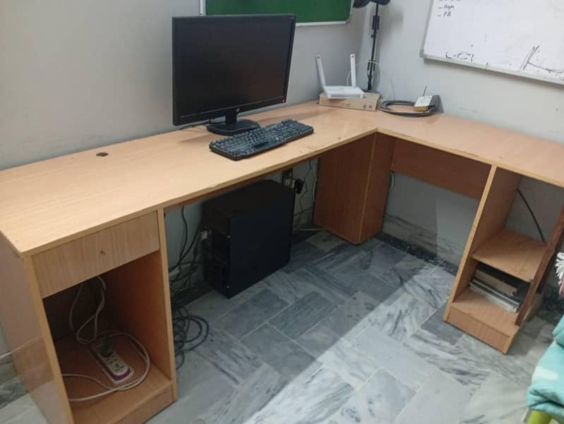 STUDY/COMPUTER TABLE 1