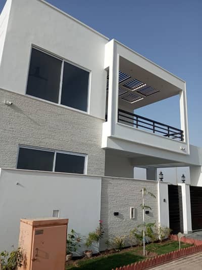 272sq Yd 5 Bedrooms Luxury Villa Is Available FOR RENT. 6km From Entrance Of BTK. 5 Bed DDL 2 Kitchens