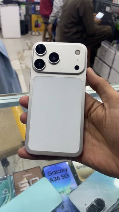 Iphone Xr concerted 17 pro