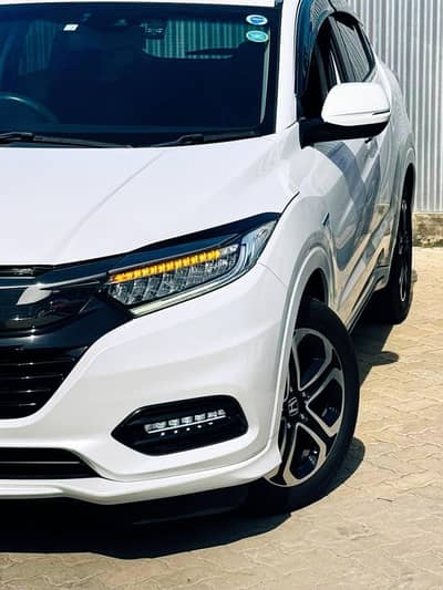 2018 Honda Vezel Z Sensing | Electric Memory Seats | Full Option Model