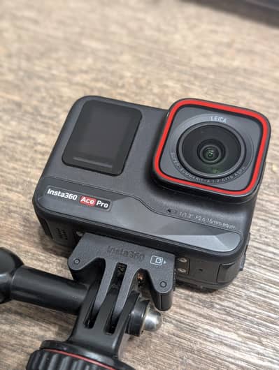 insta 360 acepro with 256GB SD card+ tripod and box