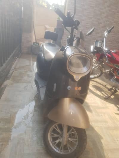 Evee Nisa scooty