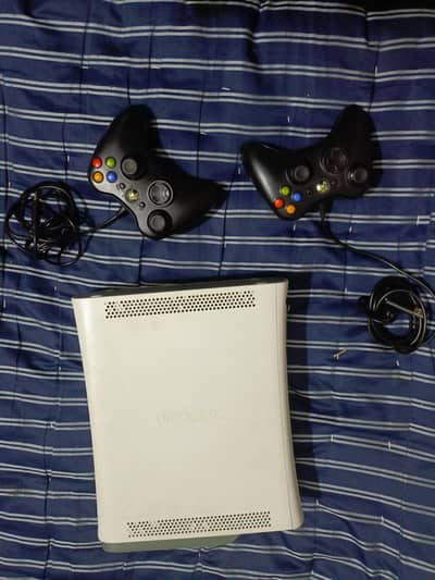 Xbox 360 320GB with 2 Controllers