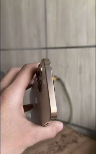 Iphone 16 pro max 10/10 exchange possible with car