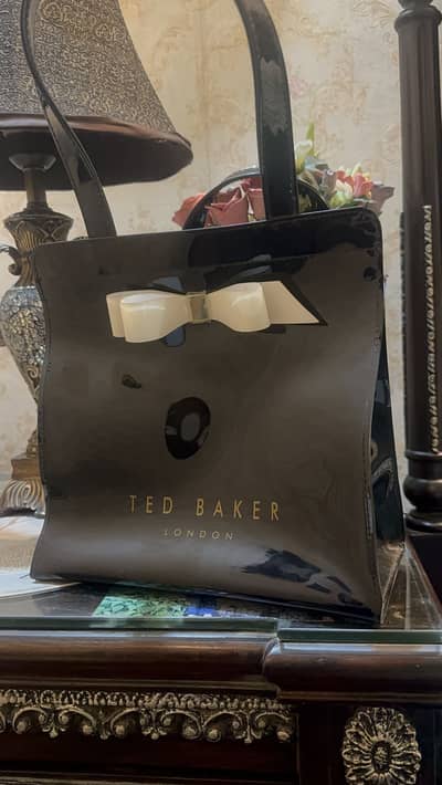 Original ted baker London Almacon bow handbag just like new