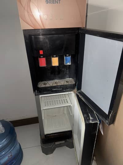 Orient water dispenser with refrigerator