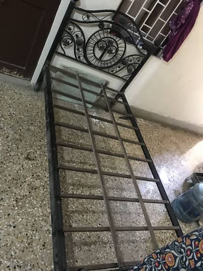 Selling my single iron bed