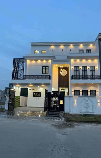 Good Location Citi Housing Society House Sized 2600 Square Feet