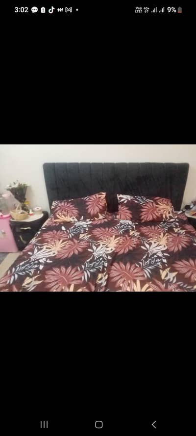 Beautiful double bed with matress