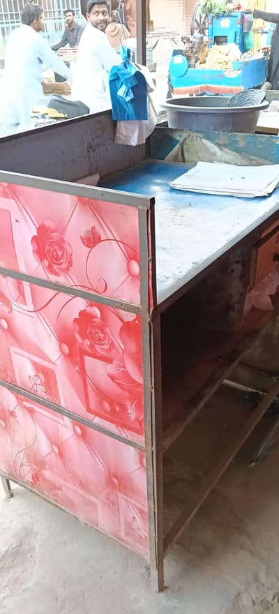 Chai aur Juice ke liye Mazboot Iron Counter for Sale