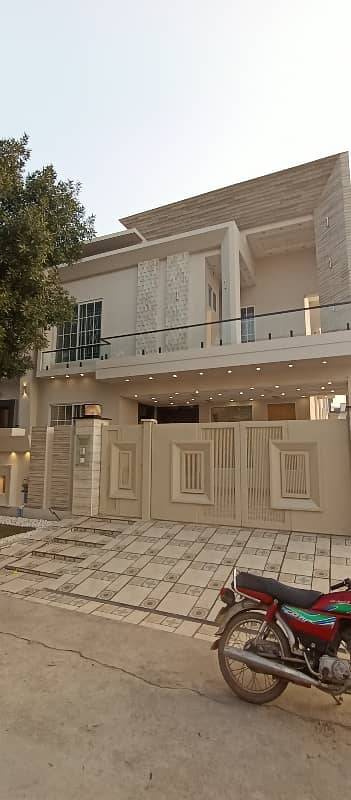 10 Marla Brand New Laxury House In DC Colony For Sale