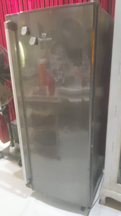 Dawlance vertical freezer