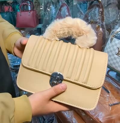 Hand bag's fine quality on reasonable price