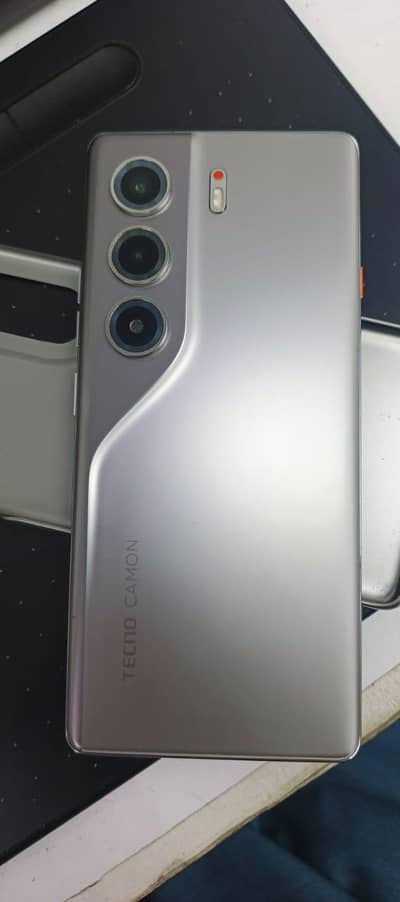 Tecno camon 40 Pro