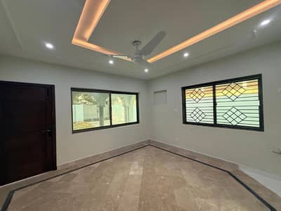 FOR RENT Renovated 4 Beds Double storey House F-8/3