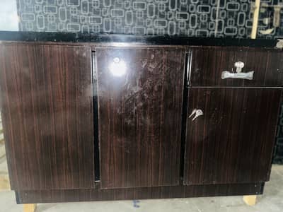 Office table for sale sirf 1 month use