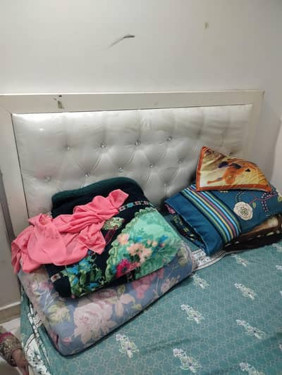 bed,3 wdrobe, Dressing Table