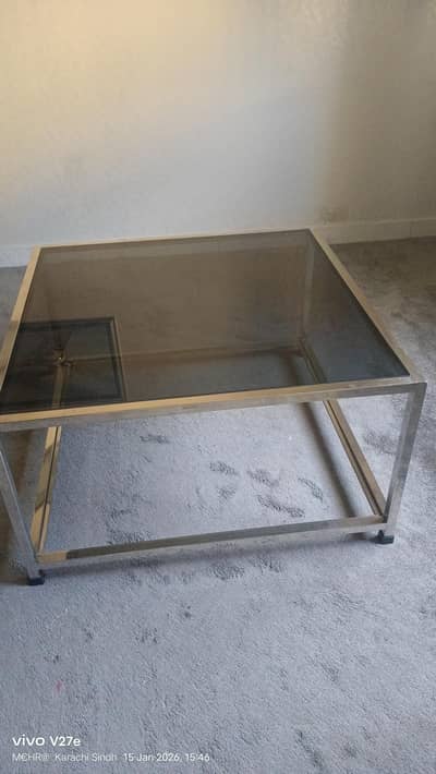 centre table , big , stainless steel, excellent condition