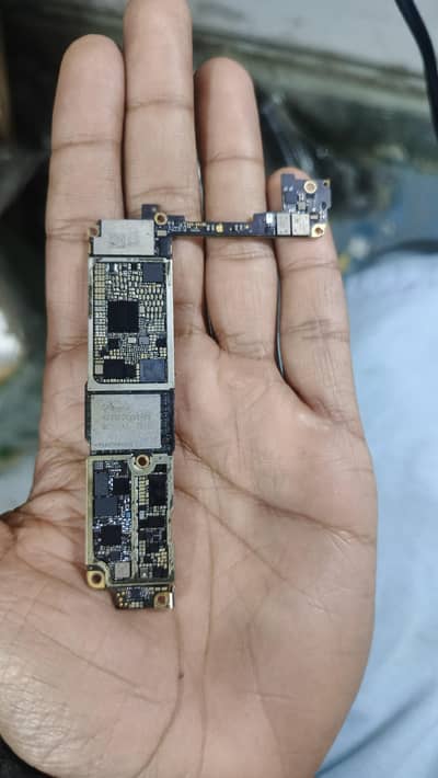 IPhone 7 Motherboard For Sale 32 GB No  Repair Condition 10 % 10