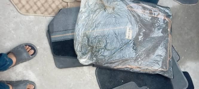 car important mats in cheap price 10/10 condition 03143642484 WhatsApp