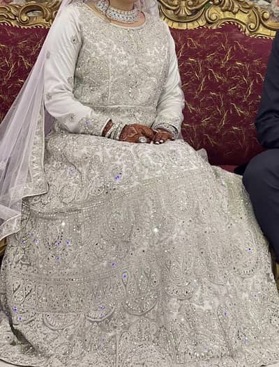 Walima maxi for sale only one time use new fashion Maxie good conditi