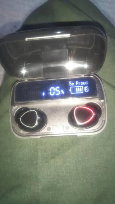 AIR BUDS  IN TIP TOP CONDITION