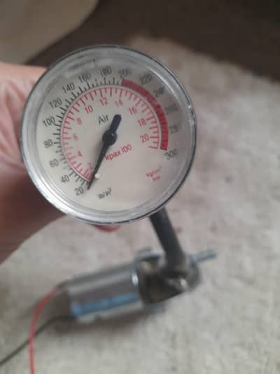 car tyre pump motor with pressure meter