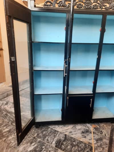 Showcase (Almari) for sale in Good Condition