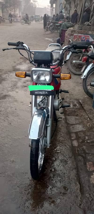 Honda CD 70 24/25 hn. . . urgent sale krni hn