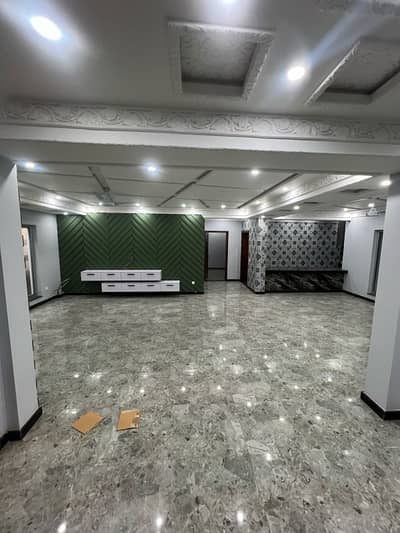 1 Kanal Lavish House For Sale