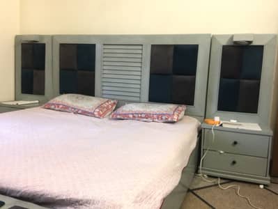 Master bed with side tables new bed with poshish with matteress