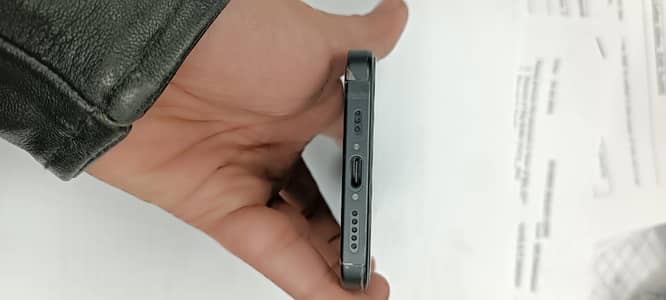 iPhone 15 128 go JV with Box