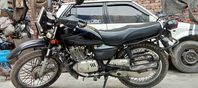 Suzuki GS 150 sports look