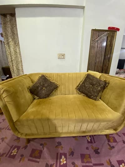 7 setters sofa set good condition and no demage