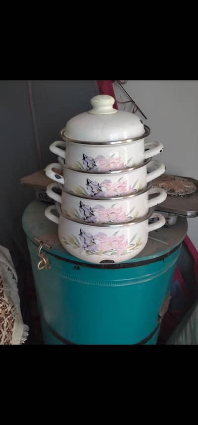 used whitecast 4 pcs cook pots