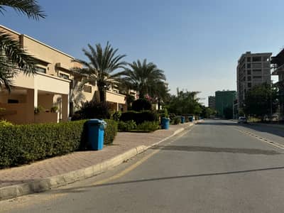 200 Sq Yd Boulevard Category Quaid Villa in Precinct-2 Just 1 Min Drive from Main Gate Entrance, Surrounded by Park, Mosque, Sports Complex & Shopping Gallery. Ideal for Residence or Rental Investment. Call Now!