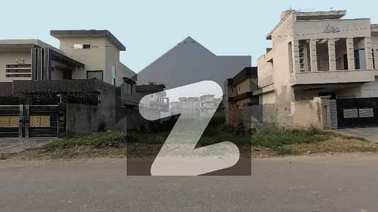 10 Marla Top Location Plot No- 7 Block D Phase 9 Town DHA Lahore For Urgent Sale