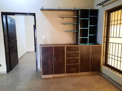 10 MARLA GROUND FLOOR FOR RENT