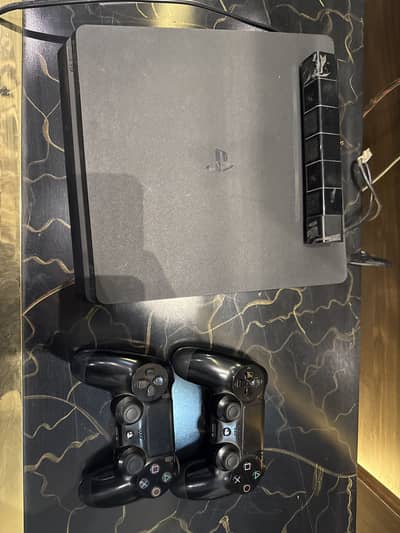 Play Station 4 slim