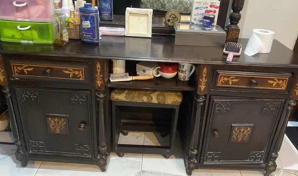 Dressing table with stool 2