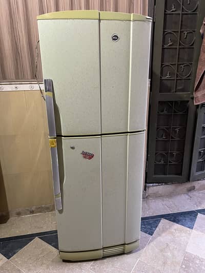 Pel refrigerator full size best condition