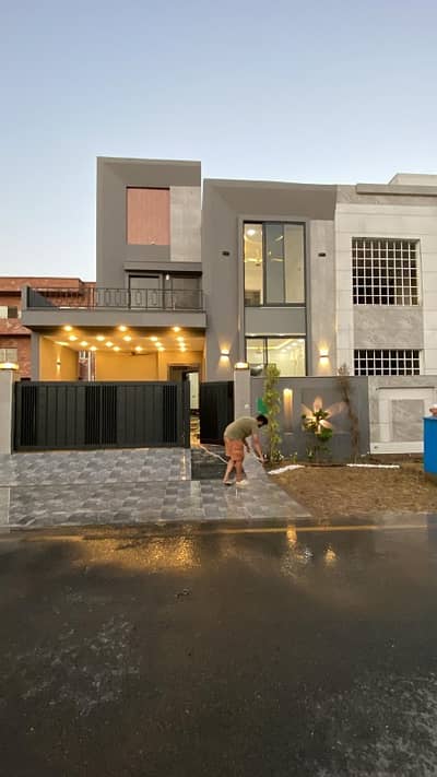 I SELL 8 MARLA HOUSE IN BAHRIA ORCHARD LAHORE
