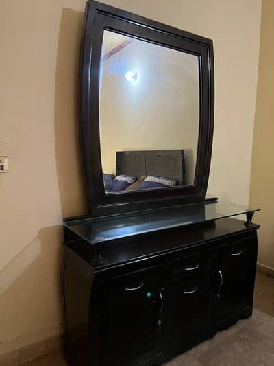 king size bed with dressing and side tables